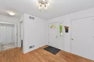 858 Augusta, Racine, WI 53185 - Photo 4