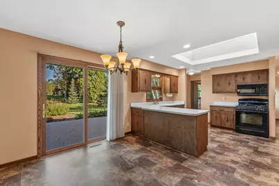 8840  Greenhill Ln, Greendale, WI 53129 - Photo 8