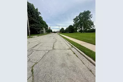 1315  Howe St, Racine, WI 53403 - Photo 38