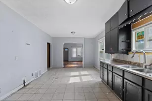 333 N 36th St, Milwaukee, WI 53208 - Photo 14
