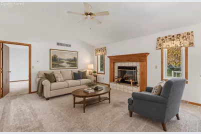 100  Deer Ridge Dr, West Bend, WI 53095 - Photo 8