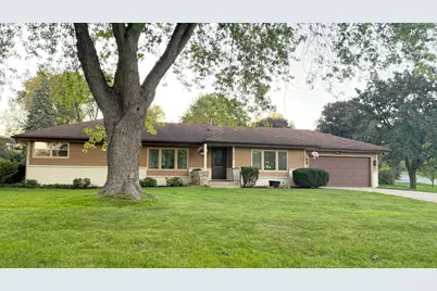 2885  Burlawn Pkwy, Brookfield, WI 53005 - Photo 6