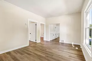 5902 W Park Hill Ave, Milwaukee, WI 53213 - Photo 8