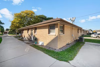 4758 S 22nd St, Milwaukee, WI 53221 - Photo 24