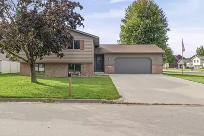 802  Laurel Pl, Holmen, WI 54636 - Photo 1