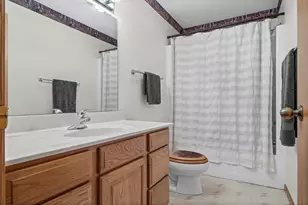 802 Laurel Pl, Holmen, WI 54636 - Photo 12