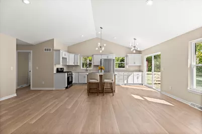 1007  Fieldridge Ct, Waukesha, WI 53188 - Photo 8