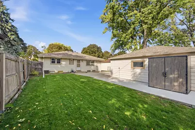 8725 W Palmetto Ave, Milwaukee, WI 53225 - Photo 24