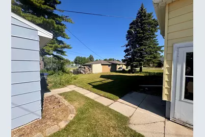2512 S 10th St, Sheboygan, WI 53081 - Photo 18
