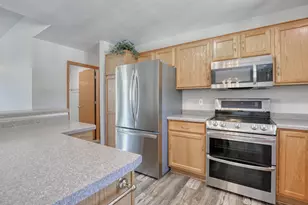 419 Majeskie Dr, Pewaukee, WI 53072 - Photo 8