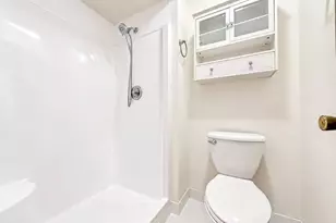 7011 N Green Bay Ave, Glendale, WI 53209 - Photo 12