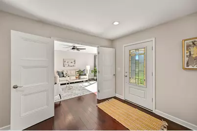 542  Sarah Ln, Cedarburg, WI 53012 - Photo 2
