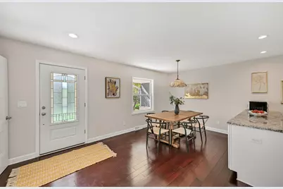 542  Sarah Ln, Cedarburg, WI 53012 - Photo 6