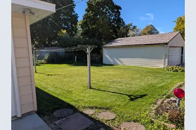 7925 W Denver Ave, Milwaukee, WI 53223 - Photo 20