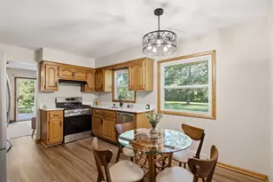 W173N7422 Joanne Dr, Menomonee Falls, WI 53051 - Photo 12