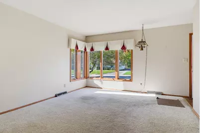 5421  Laura Ln, Greendale, WI 53129 - Photo 6