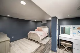 945 W Waterford Ave, Milwaukee, WI 53221 - Photo 18