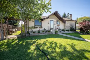 945 W Waterford Ave, Milwaukee, WI 53221 - Photo 1