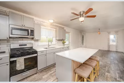 945 W Waterford Ave, Milwaukee, WI 53221 - Photo 4