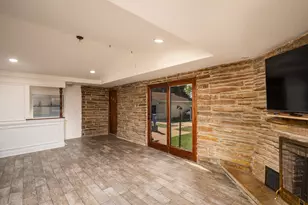 945 W Waterford Ave, Milwaukee, WI 53221 - Photo 12