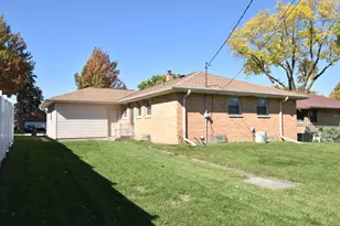 2710 S 72nd St, West Allis, WI 53219 - Photo 32