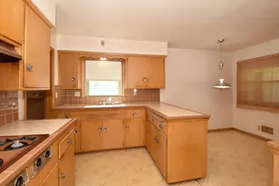 2710 S 72nd St, West Allis, WI 53219 - Photo 14