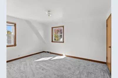 1121  Fairmont Ln #1121A, Manitowoc, WI 54220 - Photo 6