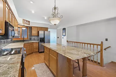 W249N5821  Swan Ct, Sussex, WI 53089 - Photo 4