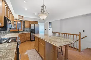 W249N5821 Swan Ct, Sussex, WI 53089 - Photo 4