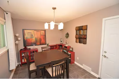 404  Willow Ln, South Milwaukee, WI 53172 - Photo 6