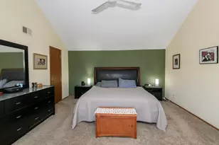 5196 Woodbridge Ln, Greenfield, WI 53221 - Photo 8