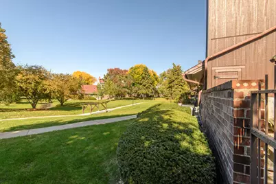 5196  Woodbridge Ln, Greenfield, WI 53221 - Photo 28