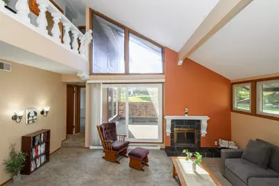 5196  Woodbridge Ln, Greenfield, WI 53221 - Photo 4