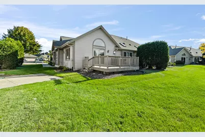 N161W18939  Oakland Dr, Jackson, WI 53037 - Photo 4