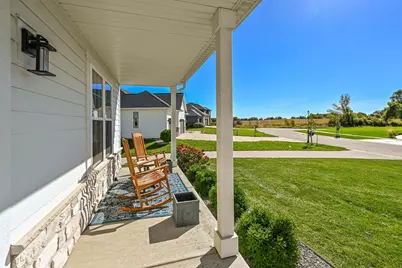 8460 S Nighthawk Trl, Oak Creek, WI 53154 - Photo 38