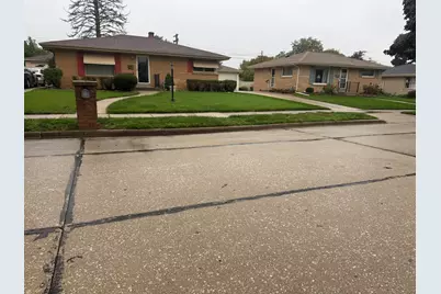 827  Coronada Dr, Racine, WI 53402 - Photo 2