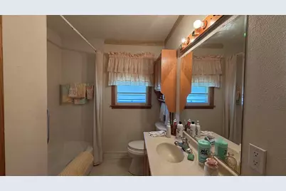 827  Coronada Dr, Racine, WI 53402 - Photo 10