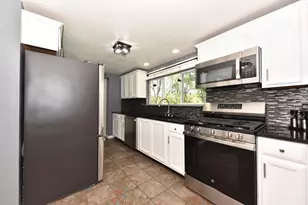 531 N Green Bay Rd, Grafton, WI 53024 - Photo 10
