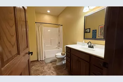 934  Amy Dr, Holmen, WI 54636 - Photo 12