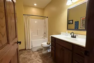 934 Amy Dr, Holmen, WI 54636 - Photo 12