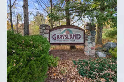 W159N4876  Graysland Dr, Menomonee Falls, WI 53051 - Photo 4