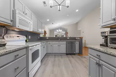 W159N4876  Graysland Dr, Menomonee Falls, WI 53051 - Photo 10