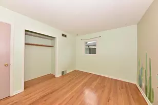 8026 W Sunbury Ct, Milwaukee, WI 53219 - Photo 22