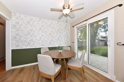 8026 W Sunbury Ct, Milwaukee, WI 53219 - Photo 14