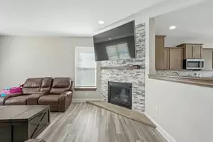 9120 Prairie Crossing Dr, Racine, WI 53126 - Photo 10