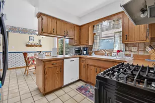 4106 Lakeview Dr, Racine, WI 53403 - Photo 10