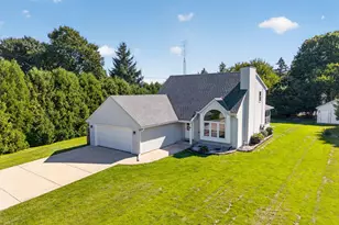2733 4 1/2 Mile Rd, Racine, WI 53402 - Photo 32