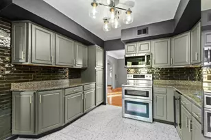 1431 S 85th St, West Allis, WI 53214 - Photo 16