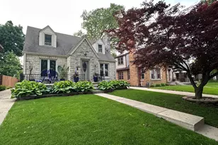 1431 S 85th St, West Allis, WI 53214 - Photo 8
