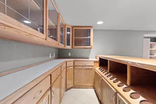 1431 S 85th St, West Allis, WI 53214 - Photo 32